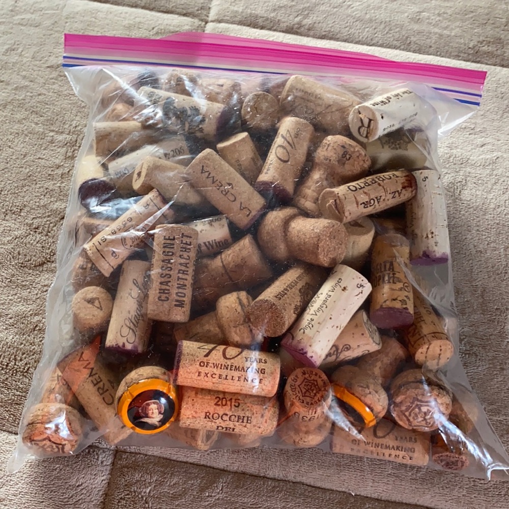 COPY - Wine and champagne corks (used)
